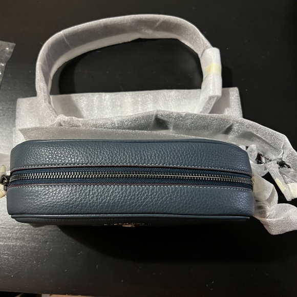 Coach X Peanuts Jamie Camera Bag
With Snoopy Ski Motif NWT - Picture 7 of 9